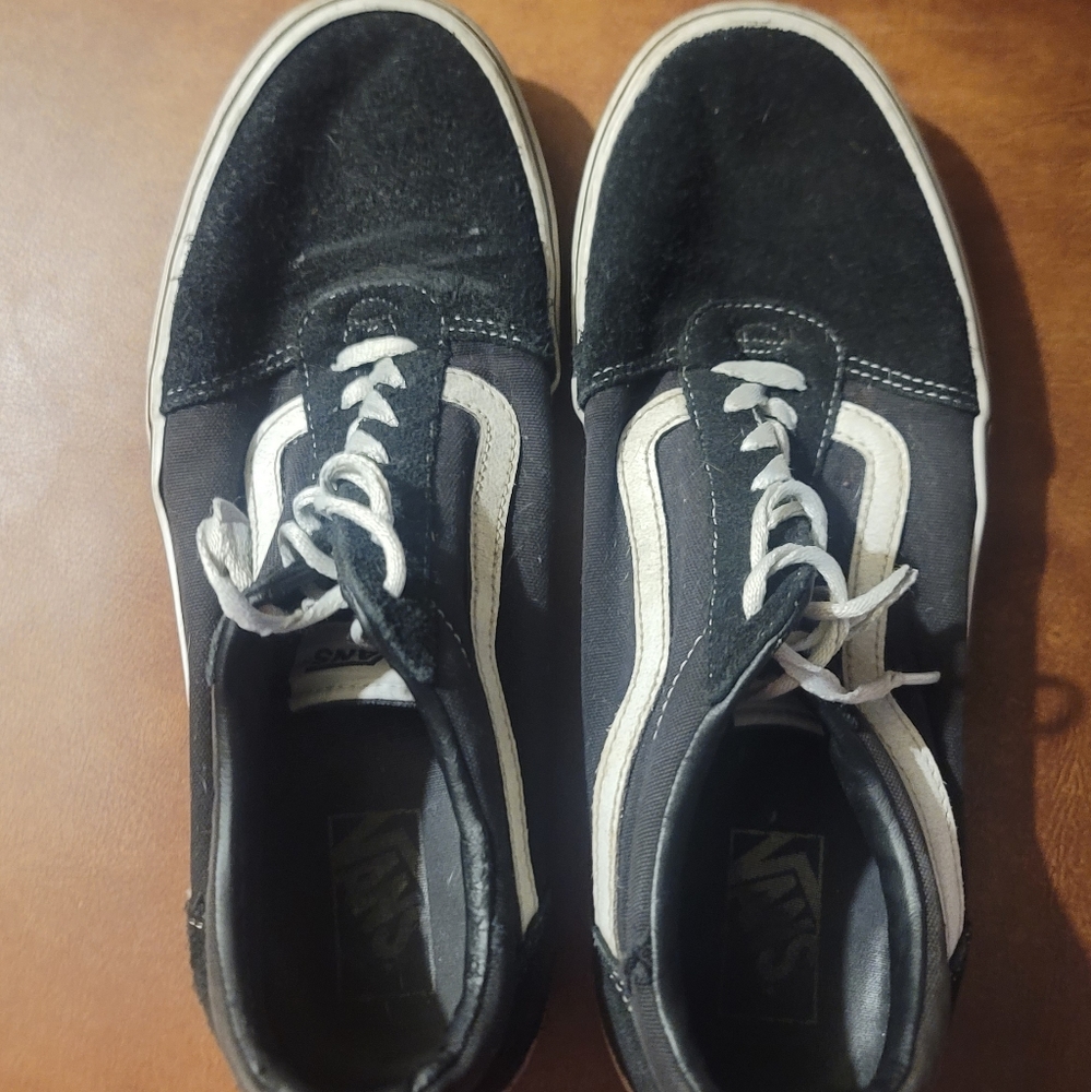 Vans Men's Black and White Sneakers